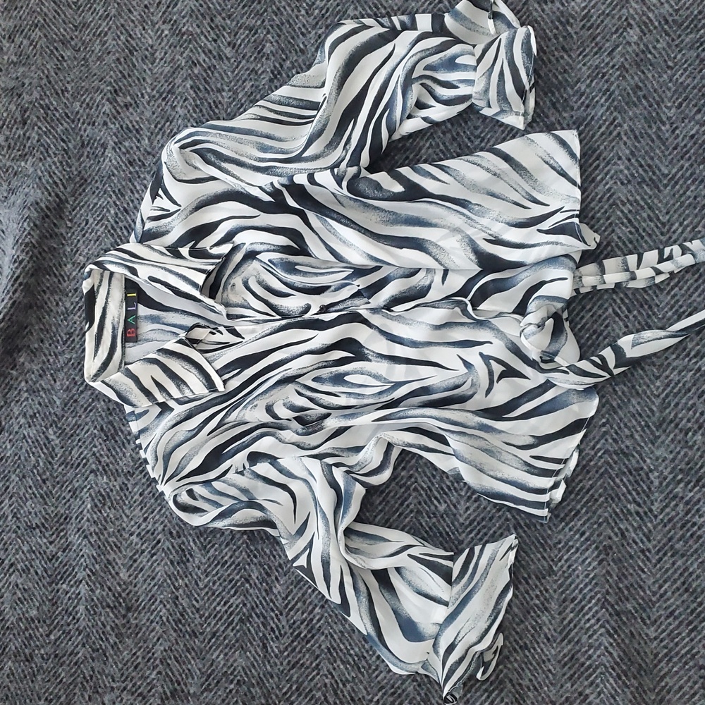 VTG Bali Blue & White Zebra Print Tie-Front Blouse